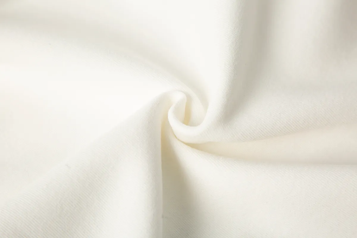 P260 White background picture [Evergreen for all seasons] Style number: 26201# (on sale all year round) Color: black and white / black and red / navy white / saffron / off-white / matte pink / light blue / yellow / dark gray Size: S to XL - Ralph Lauren/Ralph Lauren 26SS new four seasons classic basic three-dimensional Malaysia LOGO-No. 3 armband solid color long-sleeved zipper cardigan sweatshirt - 380g double-sided cotton heavy fabric✅ - The original version has the same 7.5CM widened thread processing✅ - Three-dimensional Malaysian embroidery Customized brand pentagonal POLO zipper ✅ - Ralph Lauren classic Malaysian logo Polo｜Unlock the British retro sports style RL classic style for all seasons The fit is loose and can be easily controlled by both men and women Simple Clean and versatile 1.2cm retro original color hook silk drawstring Full of details Use 380 grams of heavy double-sided cotton to create a tall and straight silhouette The iconic Malaysian embroidery logo interprets American origin. The solid color system can easily control formal and casual scenes.